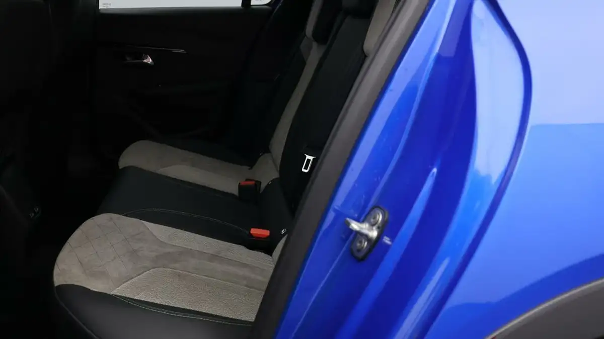 2021-peugeot-208-e-gt-premium-big-15