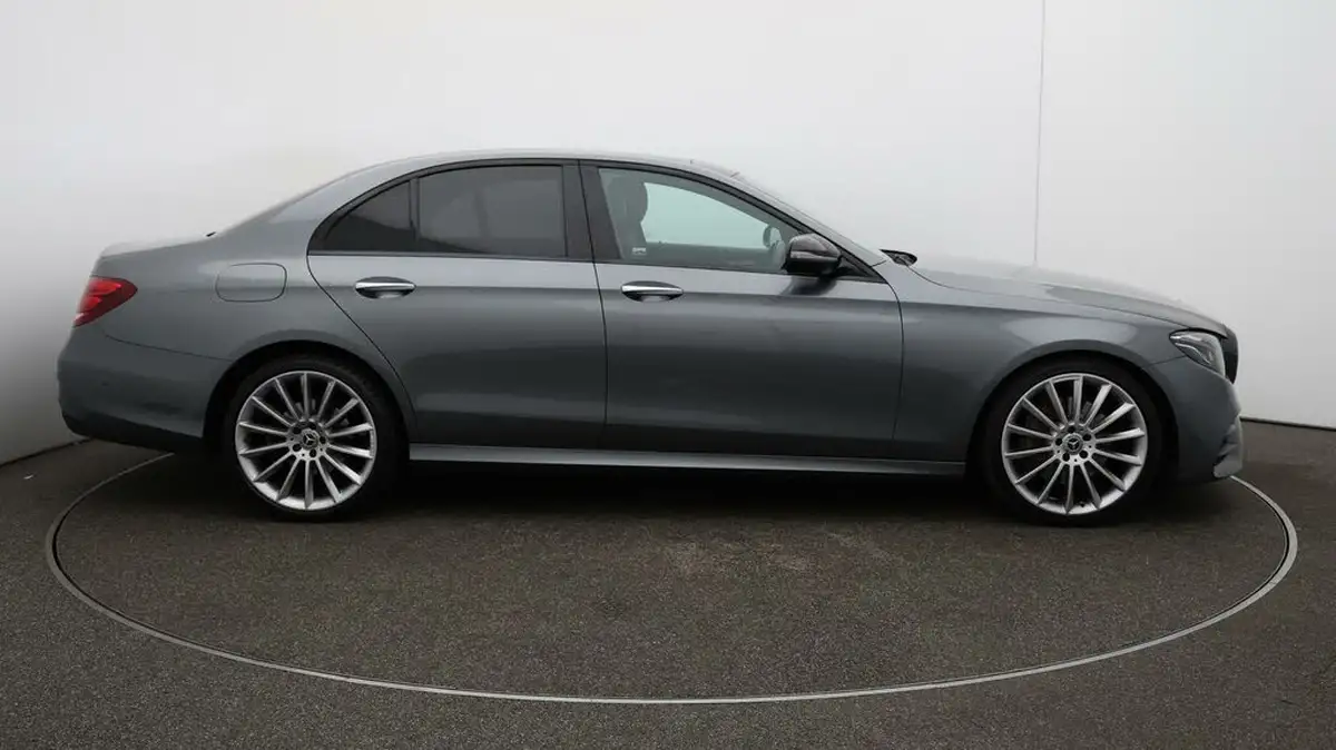 2020-mercedes-benz-e-class-20d-e300d-amg-line-edition-premium-plus-saloon-4d-big-50
