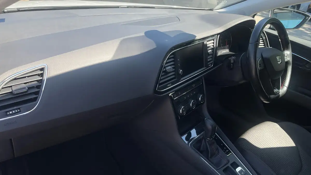 2018-seat-leon-14-ecotsi-fr-technology-estate-5d-dsg-big-9