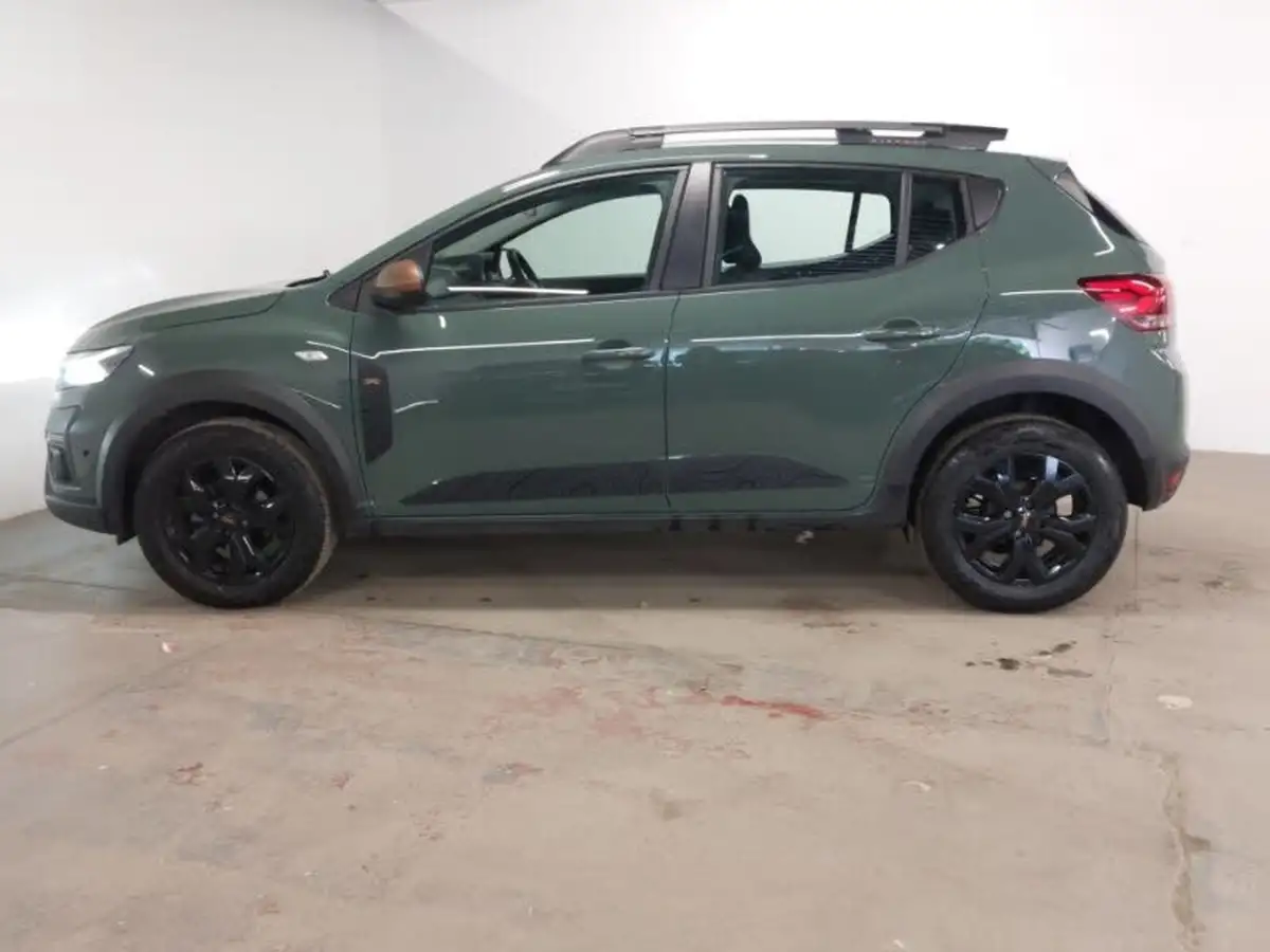 2024-dacia-sandero-stepway-10-tce-extreme-90bhp-big-3