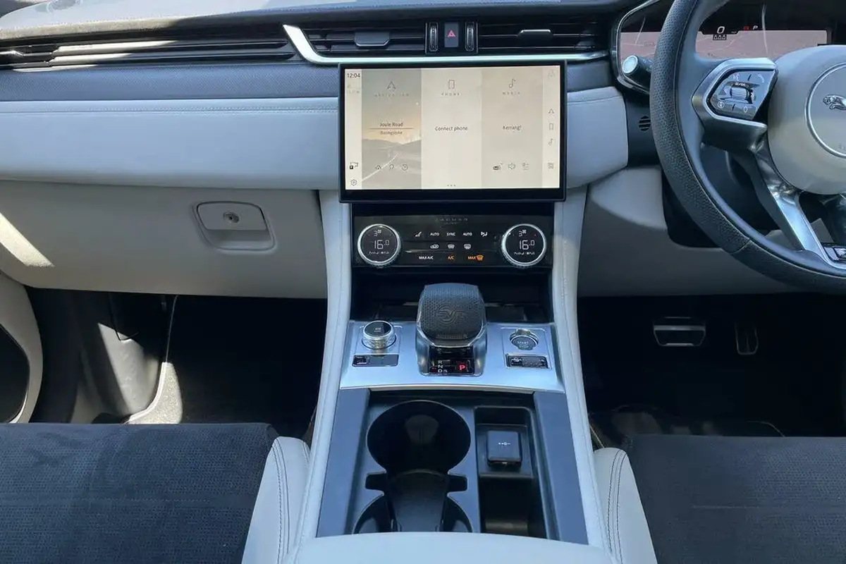 2024-jaguar-f-pace-50-v8-p575-svr-575-edition-big-14