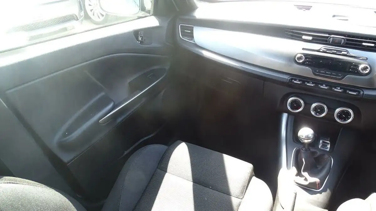 2013-alfa-romeo-giulietta-14-collezione-multiair-170bhp-big-41