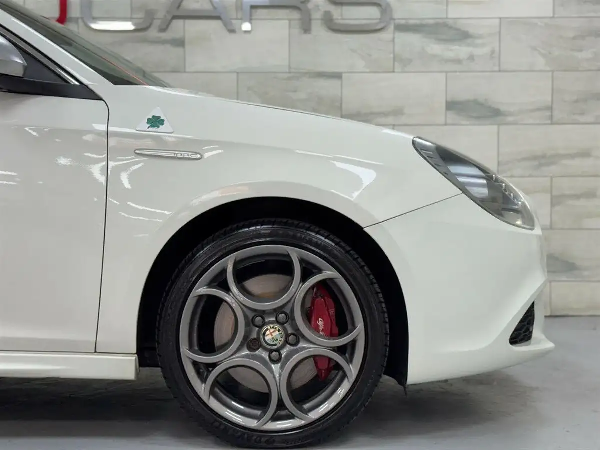2011-alfa-romeo-giulietta-14-veloce-multiair-170bhp-big-17