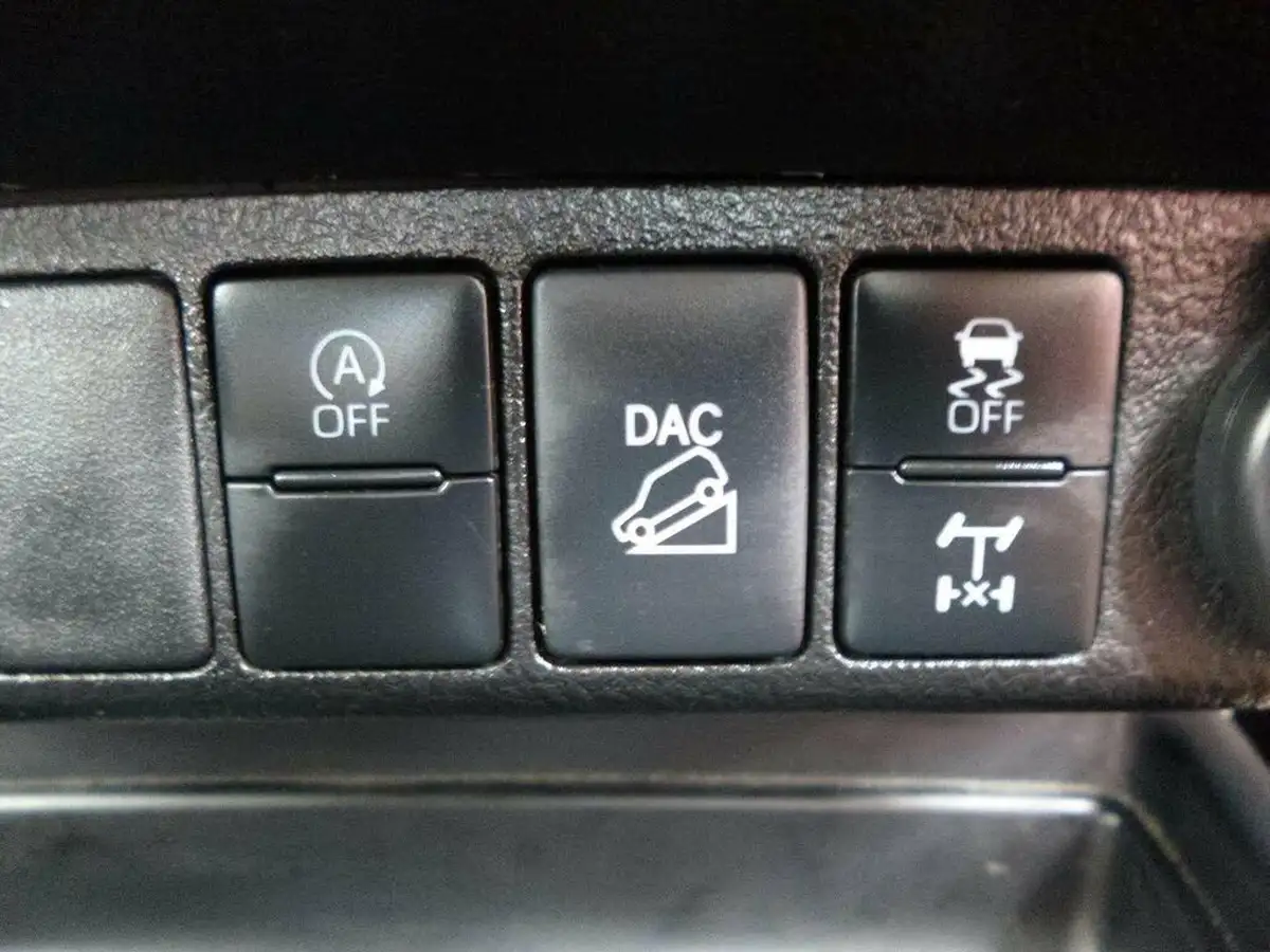 2021-toyota-hi-lux-24d-4d-icon-150hpeu6dt-e-auto-big-50
