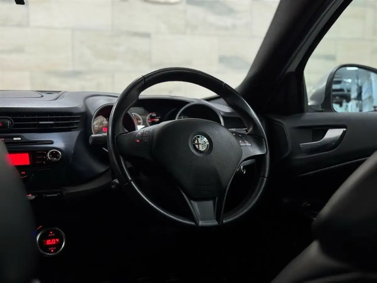 2011-alfa-romeo-giulietta-14-veloce-multiair-170bhp-big-41
