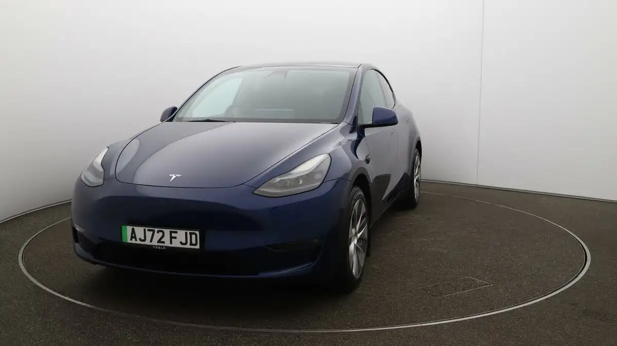 2022-tesla-model-y-e-long-range-big-38