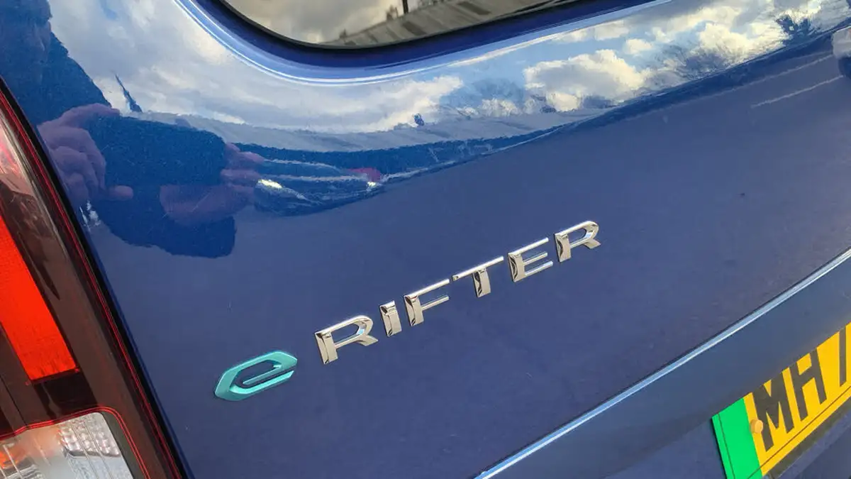 2023-peugeot-rifter-e-gt-long7-seats-big-39