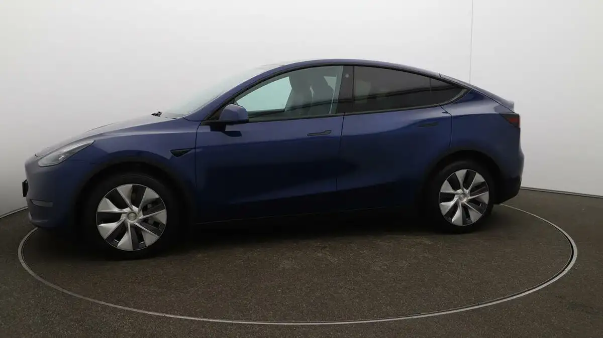 2022-tesla-model-y-e-long-range-big-66