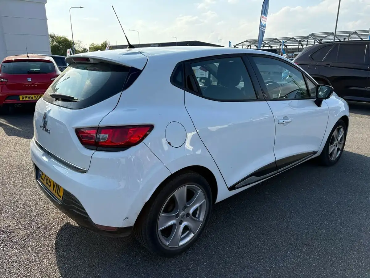 2015-renault-clio-12-dynamique-nav-big-3