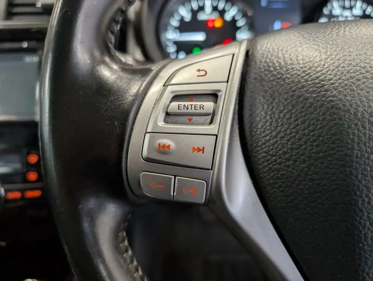 2014-nissan-pulsar-15dci-tekna-big-21