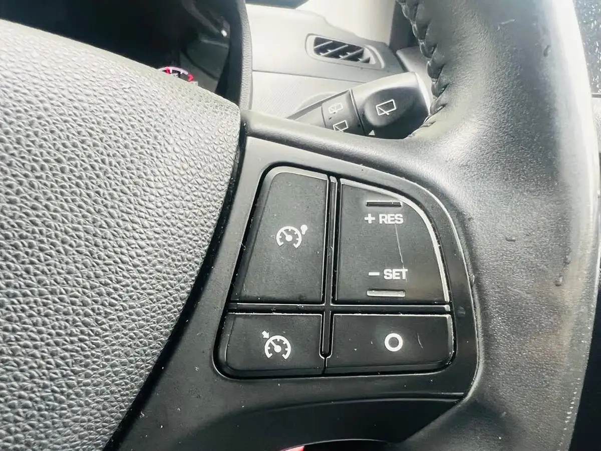 2017-hyundai-i10-10-premium-big-16