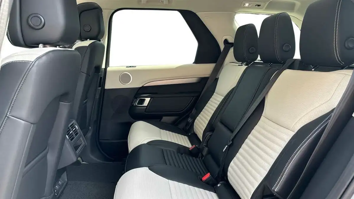 2025-land-rover-discovery-30-d350-dynamic-se-big-3