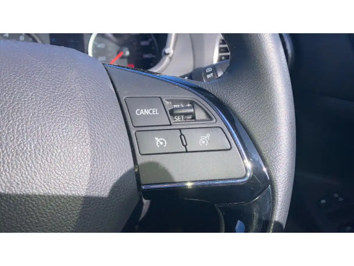 2020-mitsubishi-eclipse-cross-15-black-big-33