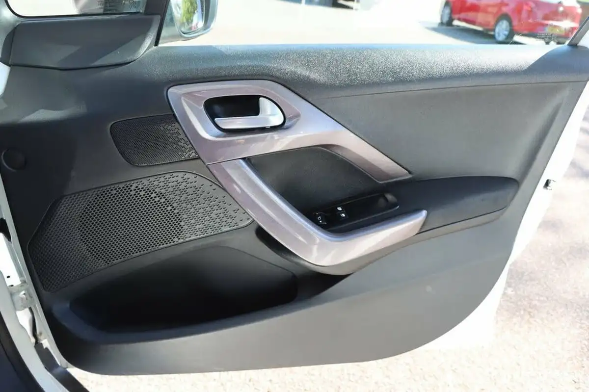 2016-peugeot-2008-crossover-12-puretech-active-big-23