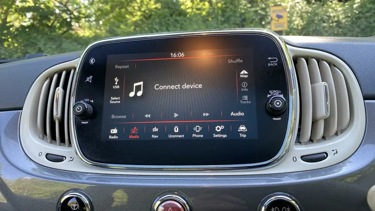 2017-fiat-500-12-lounge-big-35