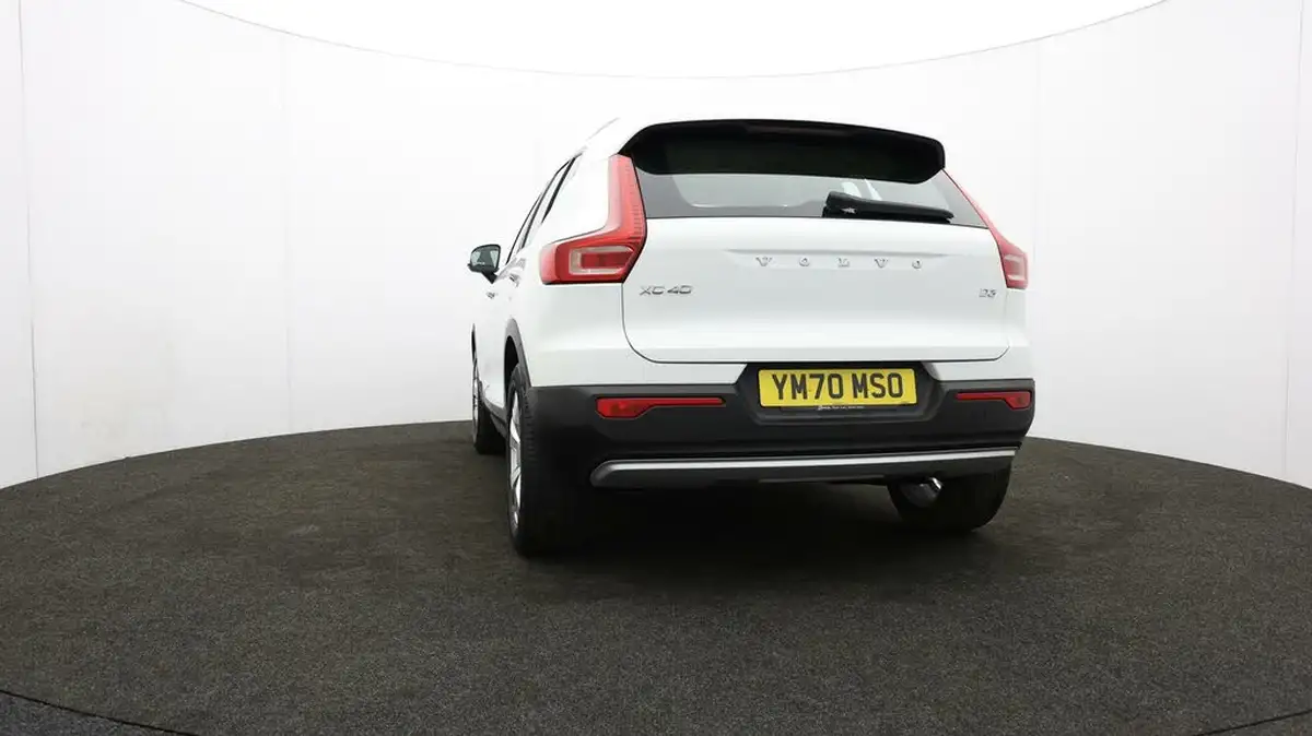2020-volvo-xc40-20td-d3-momentum-geartronic-big-30