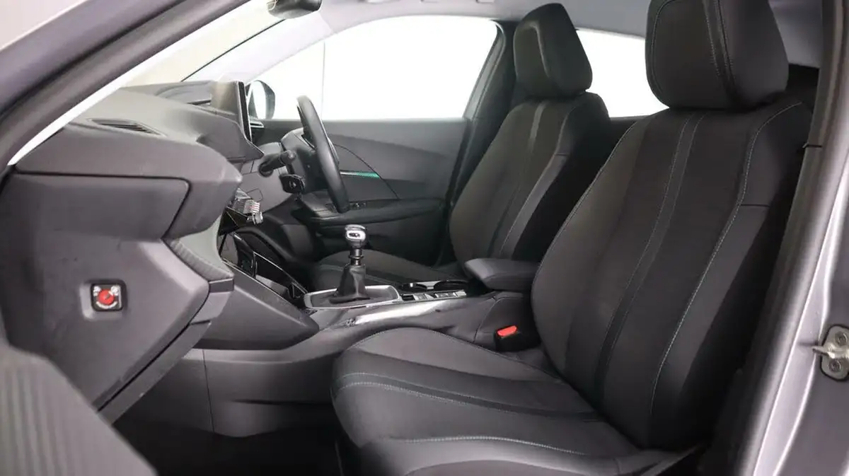 2022-peugeot-2008-suv-12-puretech-allure-premium-100bhp-big-12