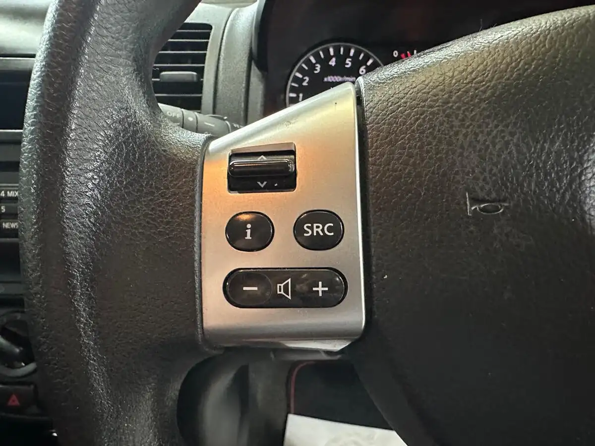 2010-nissan-note-16-visia-auto-big-23