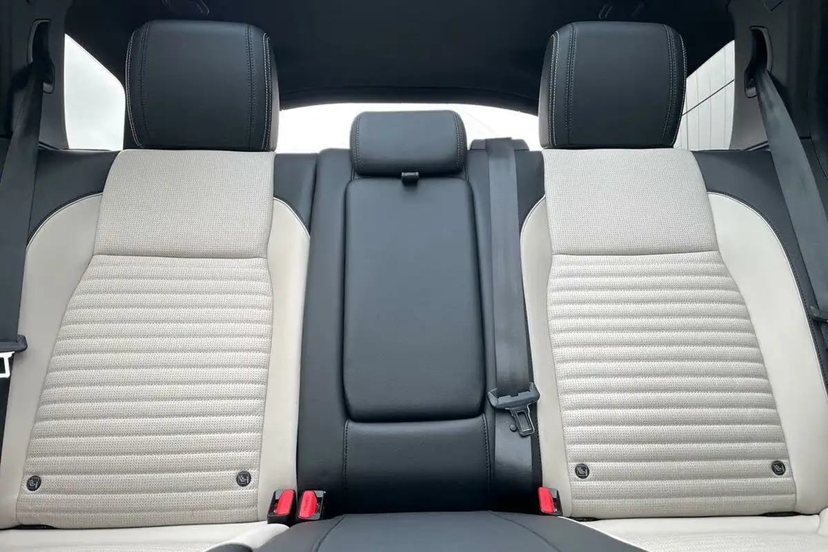 2022-land-rover-discovery-sport-15-p300e-r-dynamic-se-big-39