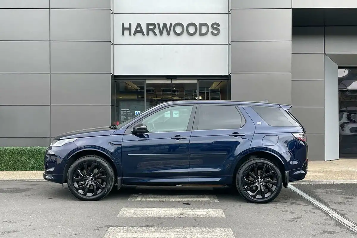 2022-land-rover-discovery-sport-15-p300e-r-dynamic-se-big-11