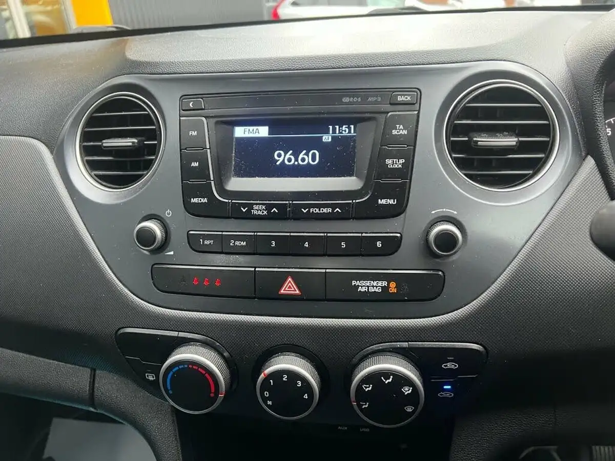 2017-hyundai-i10-10-s-big-7