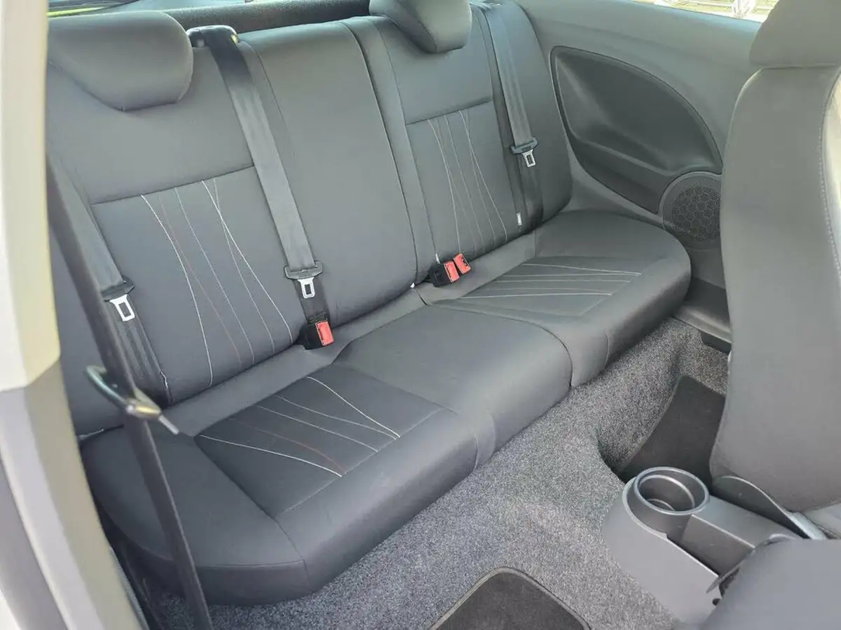 2011-seat-ibiza-14-se-copa-16v-sportcoupe-hatchback-3d-big-10