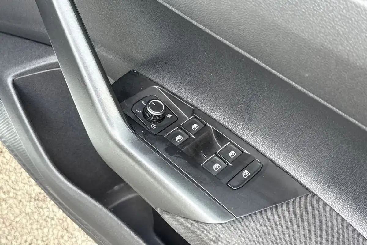 2018-volkswagen-polo-10-tsi-r-line-95ps-5d-big-20