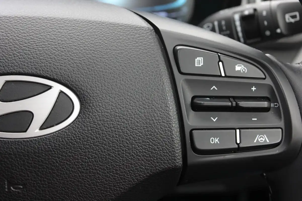 2024-hyundai-i10-10-premium-63ps-auto-big-19