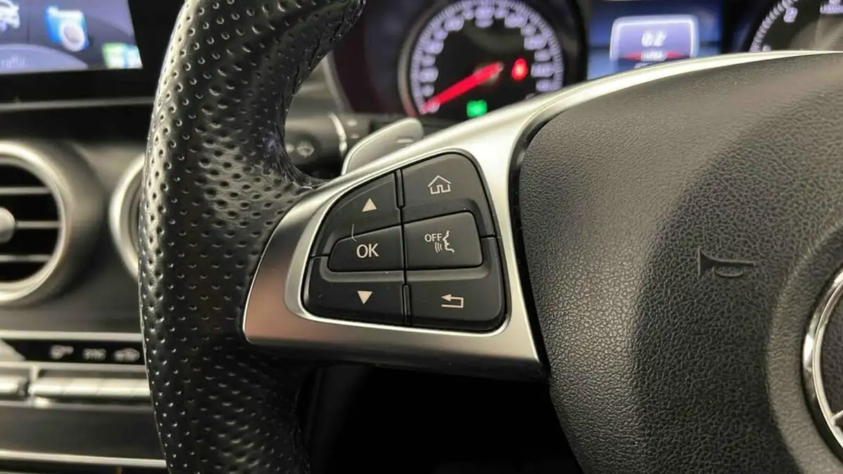 2016-mercedes-benz-c-class-21d-c220d-amg-line-170ps-ss-saloon-4d-auto-big-17