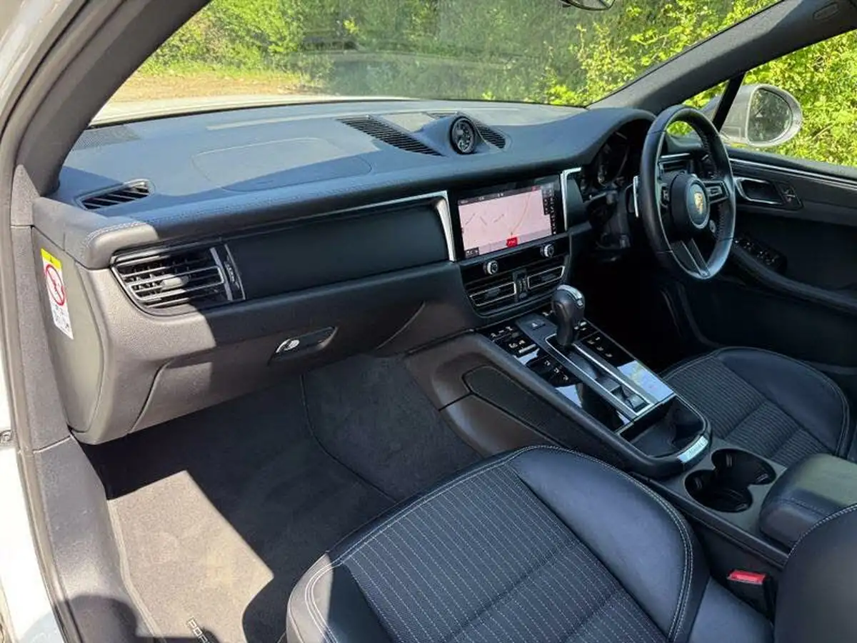 2022-porsche-macan-20-big-11