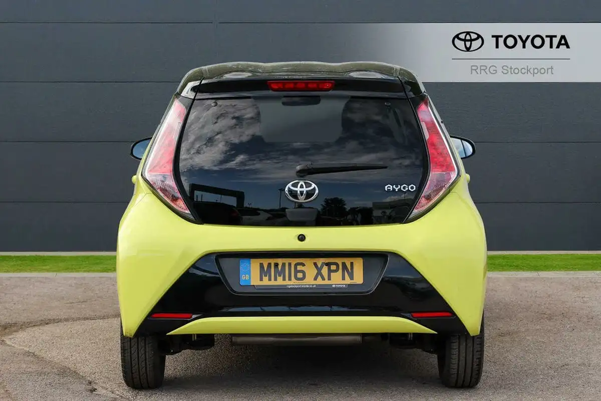 2016-toyota-aygo-10-vvt-i-x-cite-3-bi-tone-yellow-5d-big-18