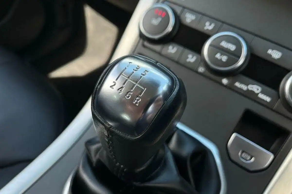 2019-land-rover-range-rover-evoque-20ed4-se-big-31