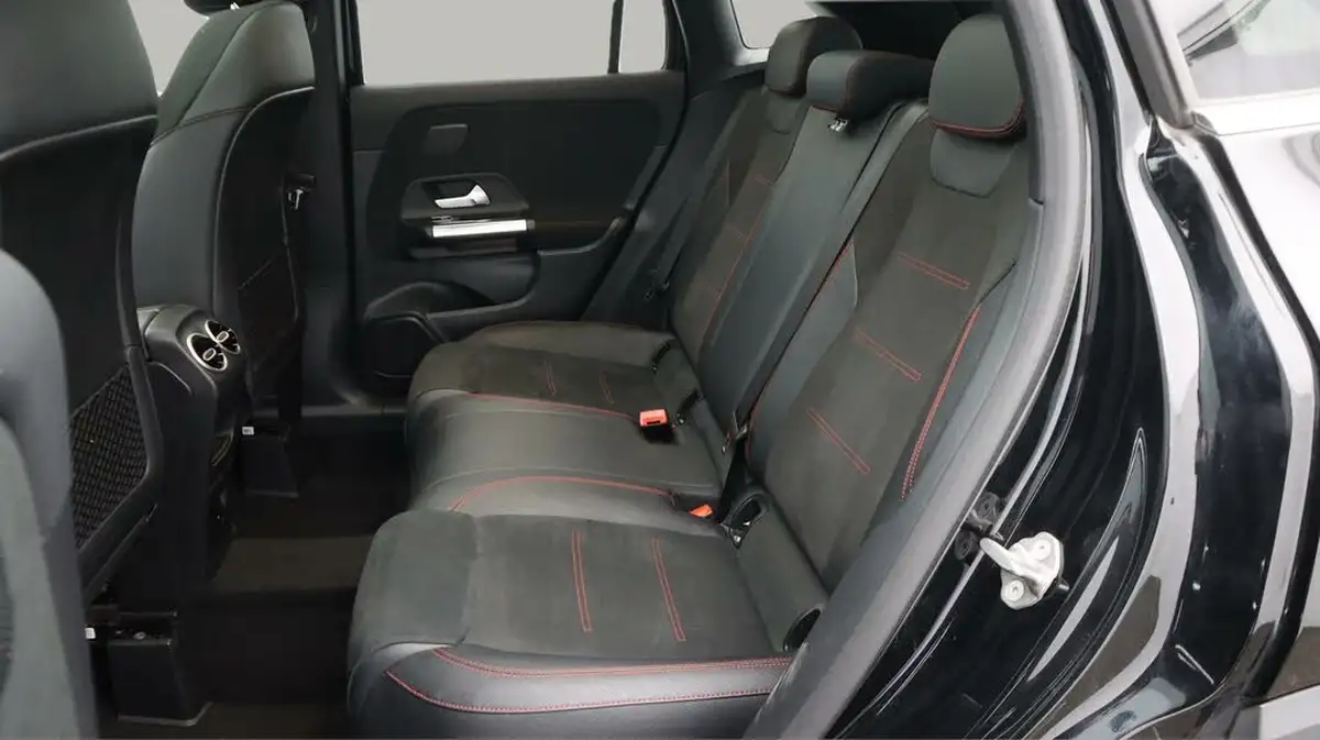 2022-mercedes-benz-gla-class-13-gla-180-amg-line-premium-plus-big-16