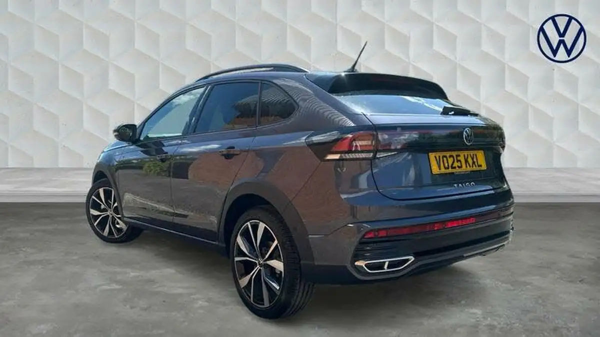 2025-volkswagen-taigo-15-tsi-r-line-big-2