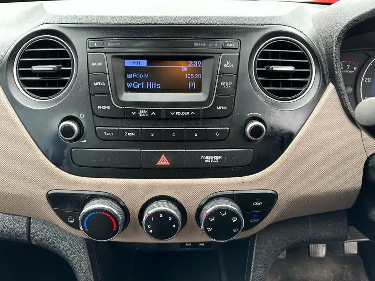 2015-hyundai-i10-10-s-big-23