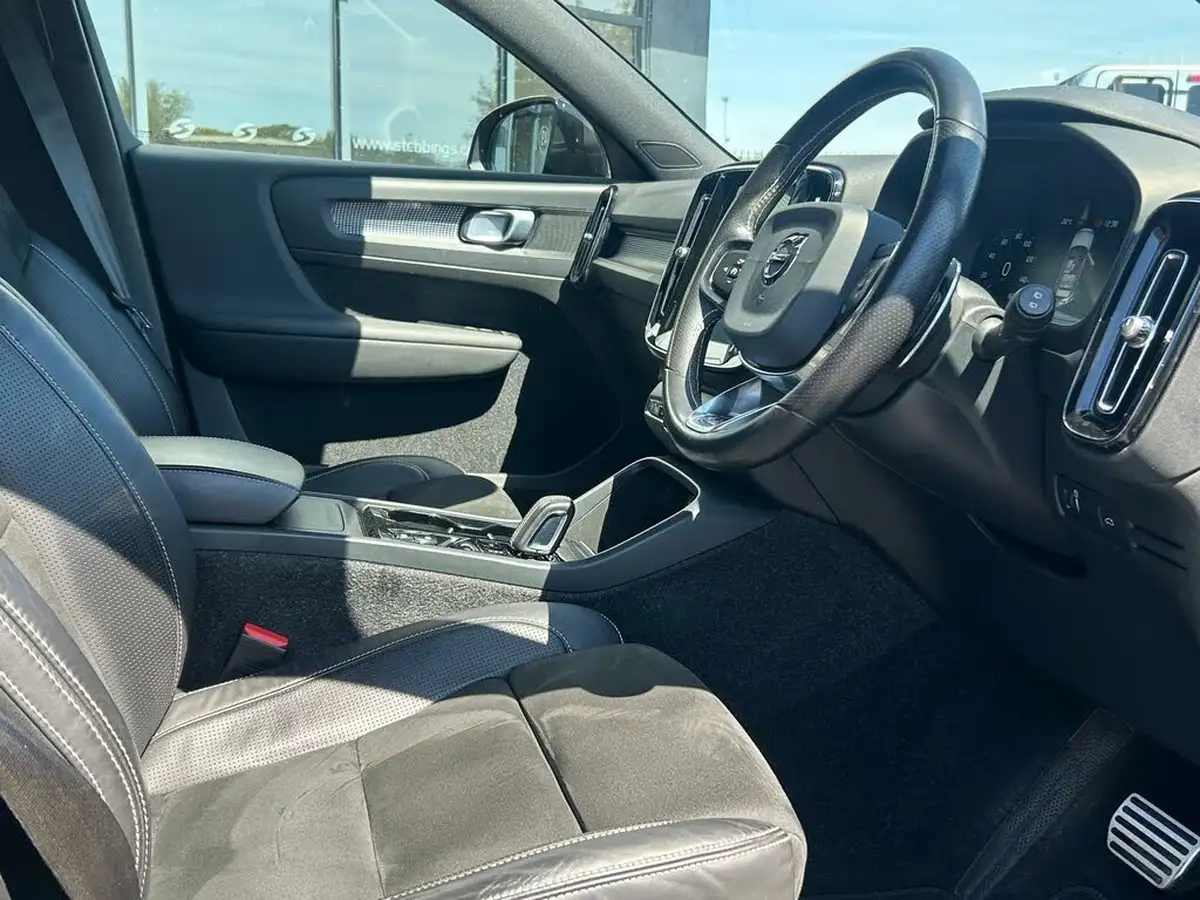 2020-volvo-xc40-20-t4-r-design-big-2