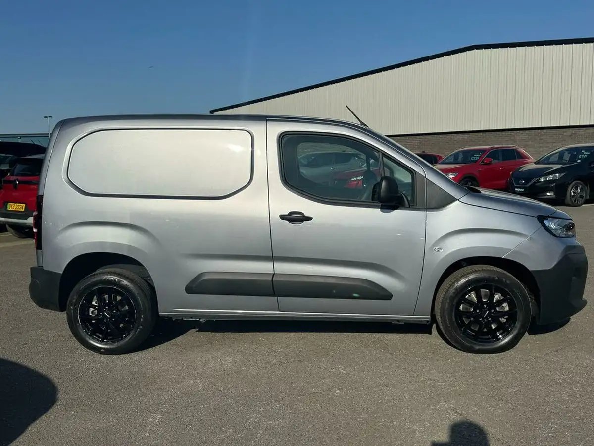 2025-citroen-berlingo-15-bluehdi-m-enterprise-130pseu6e-eat8-big-2