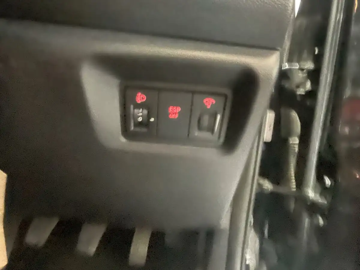 2010-hyundai-i20-12-comfort-5d-big-29