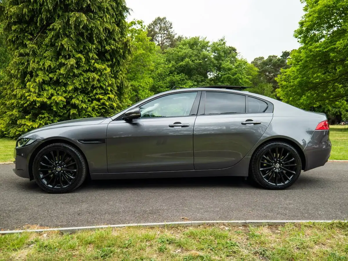 2017-jaguar-xe-20d-portfolio-180ps-awd-ss-1999cc-auto-big-8