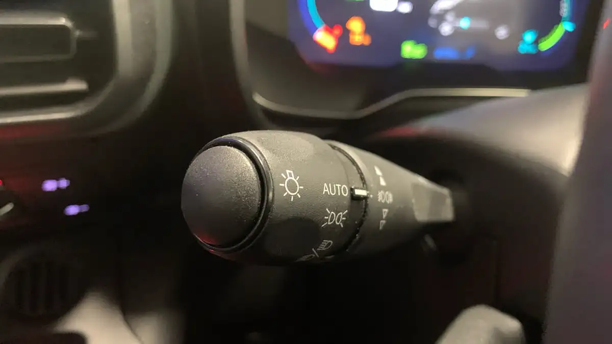 2023-citroen-berlingo-e-flair-xtr-m-size-big-26