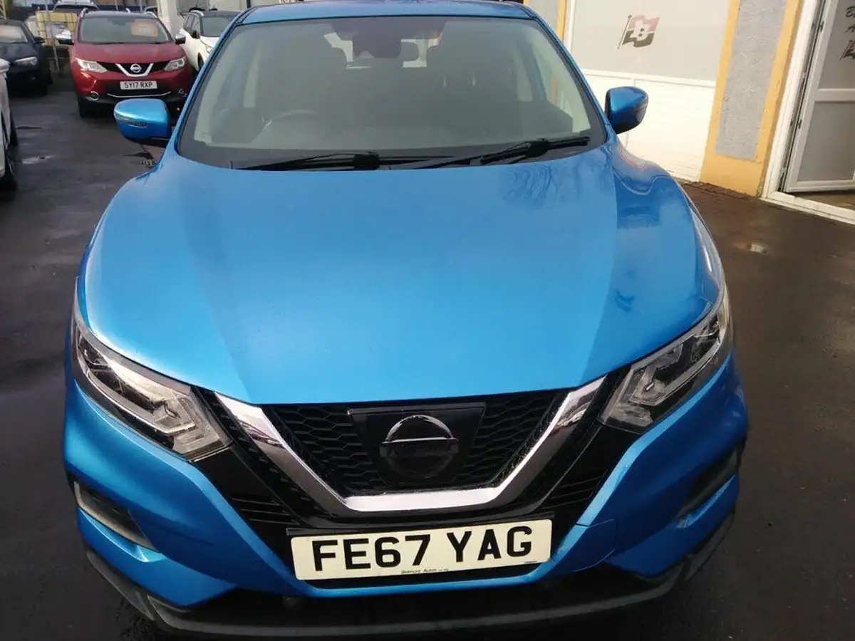 2017-nissan-qashqai-15dci-acenta-big-2
