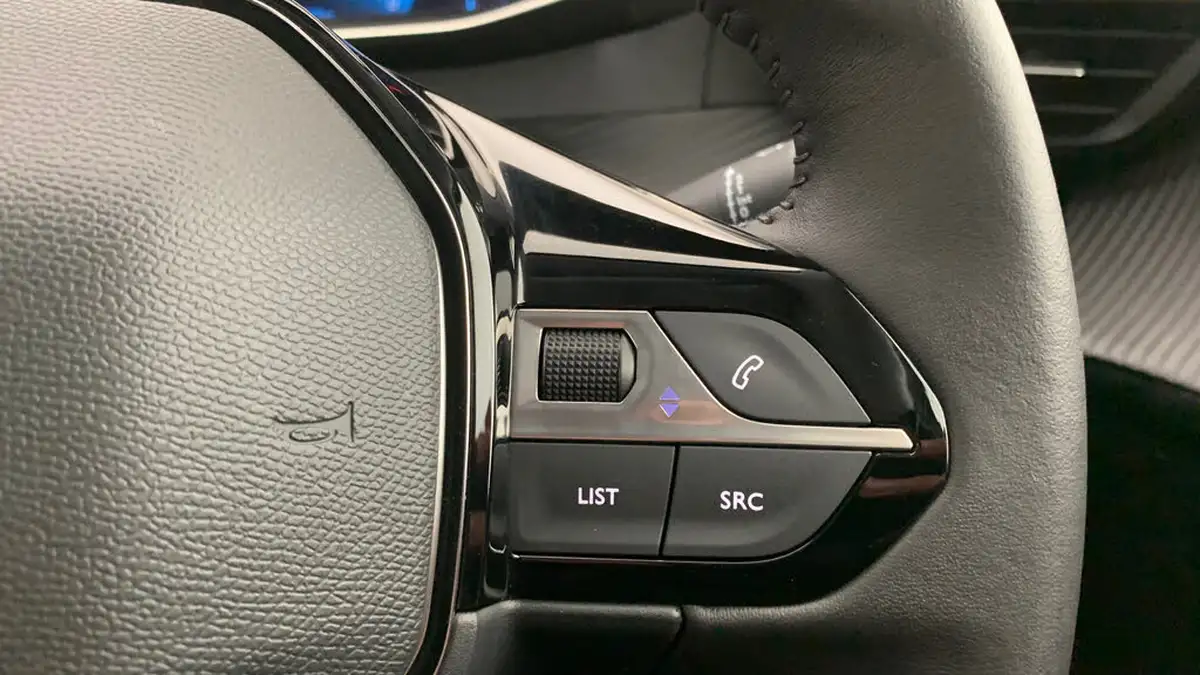 2022-peugeot-208-12-puretech-allure-premium-100ps-big-17
