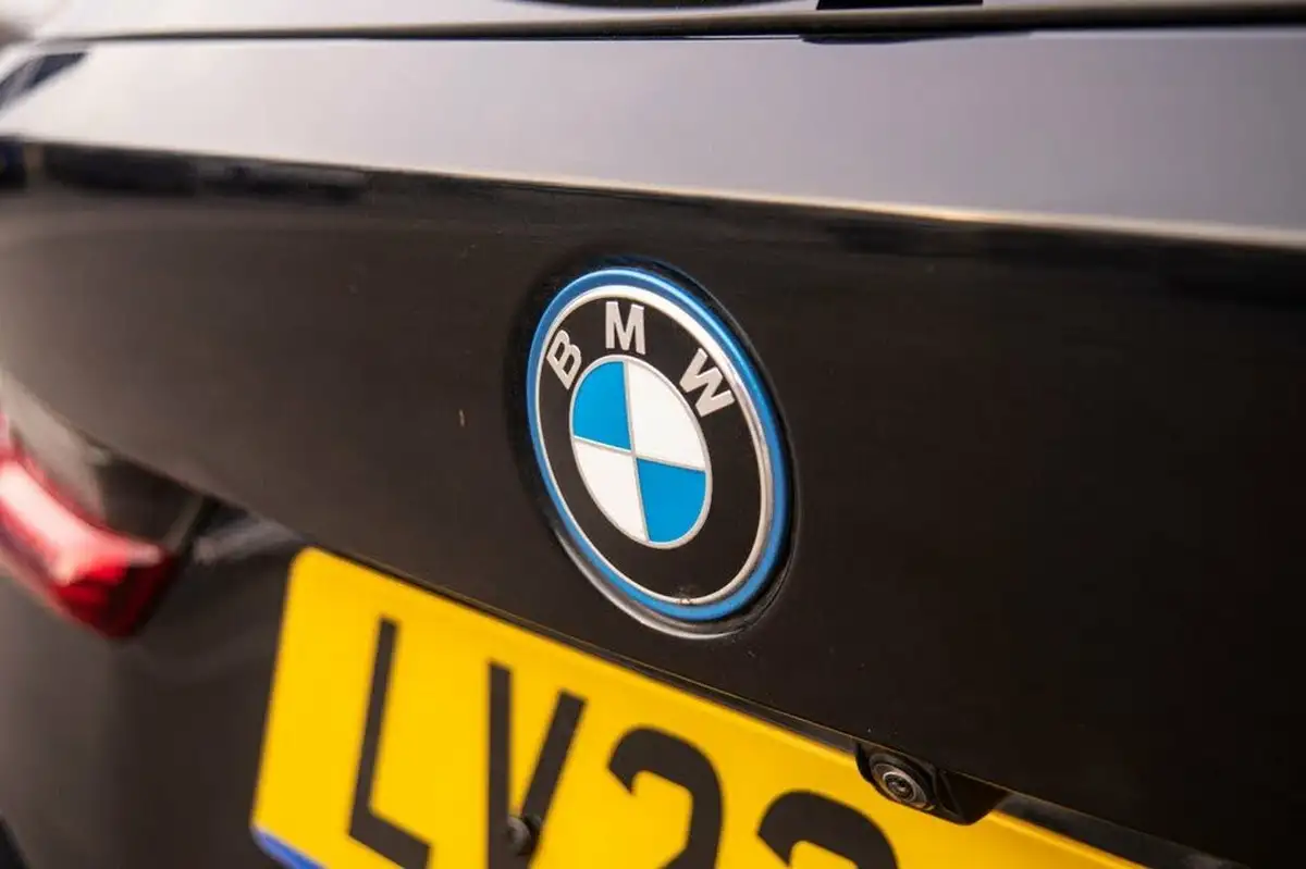 2022-bmw-3-series-20-330e-m-sport-touring-5d-big-43