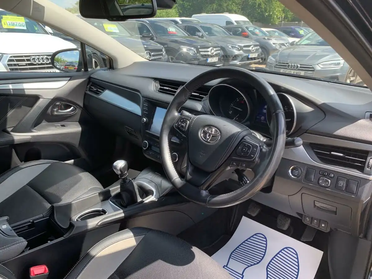 2017-toyota-avensis-20d-4d-business-edition-plus-saloon-4d-big-10