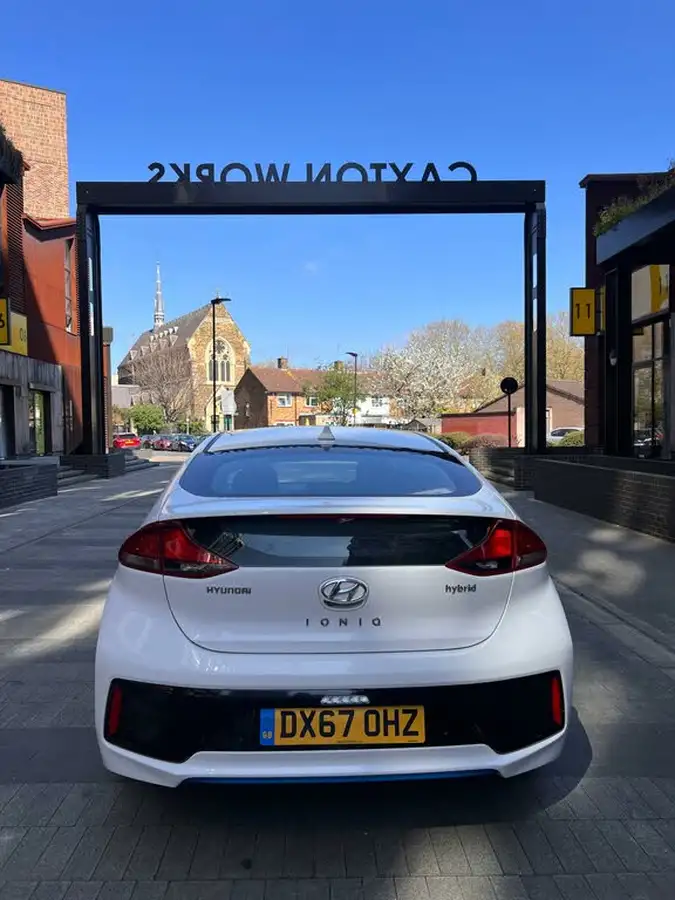 2017-hyundai-ioniq-16-gdi-se-hybrid-big-46