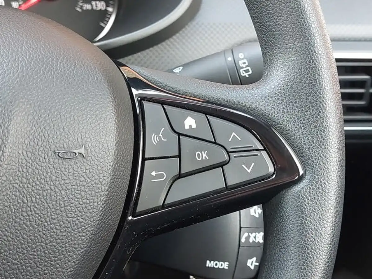 2022-dacia-sandero-10-sce-essential-big-9