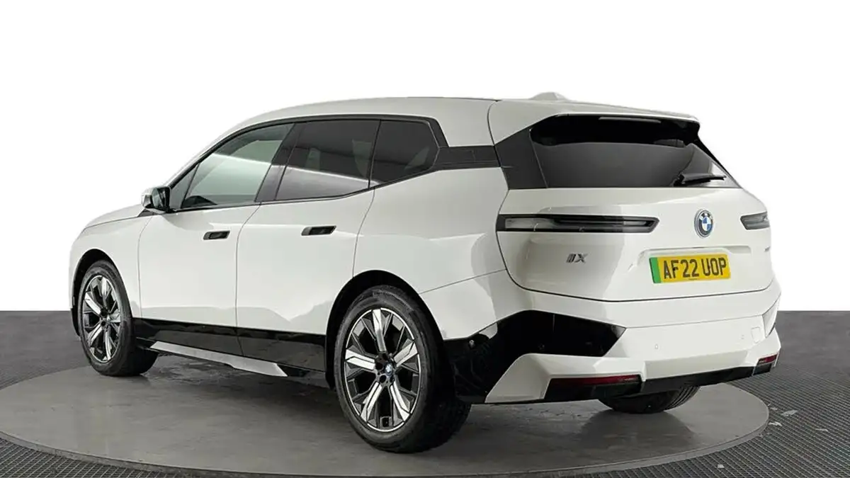 2022-bmw-ix-e-xdrive-50-m-sport-big-5