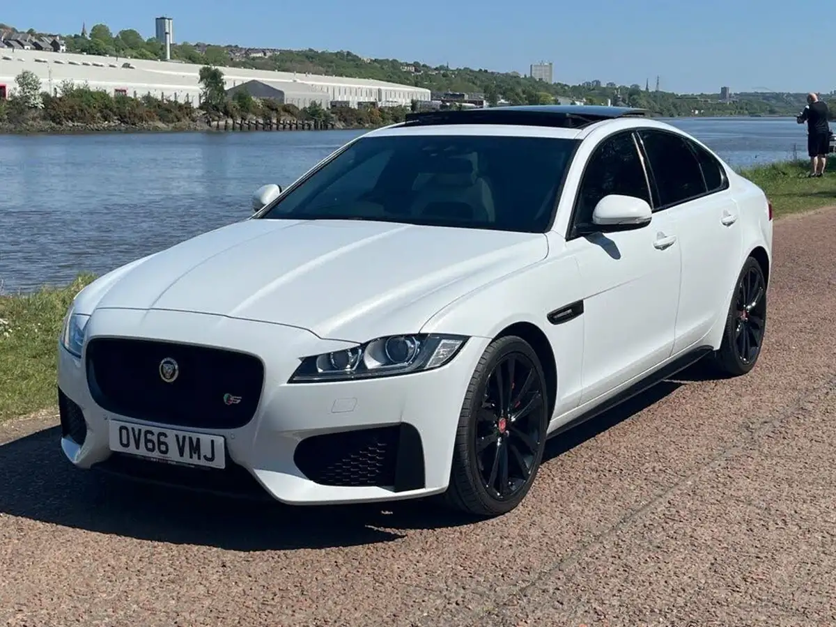 2016-jaguar-xf-30td-s-big-29