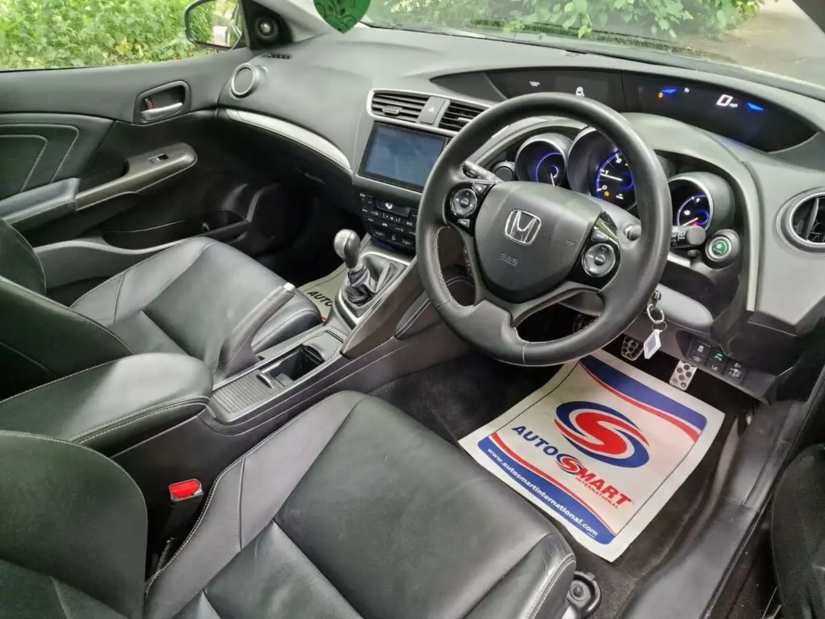 2017-honda-civic-16-i-dtec-sr-dasp-hatchback-big-12