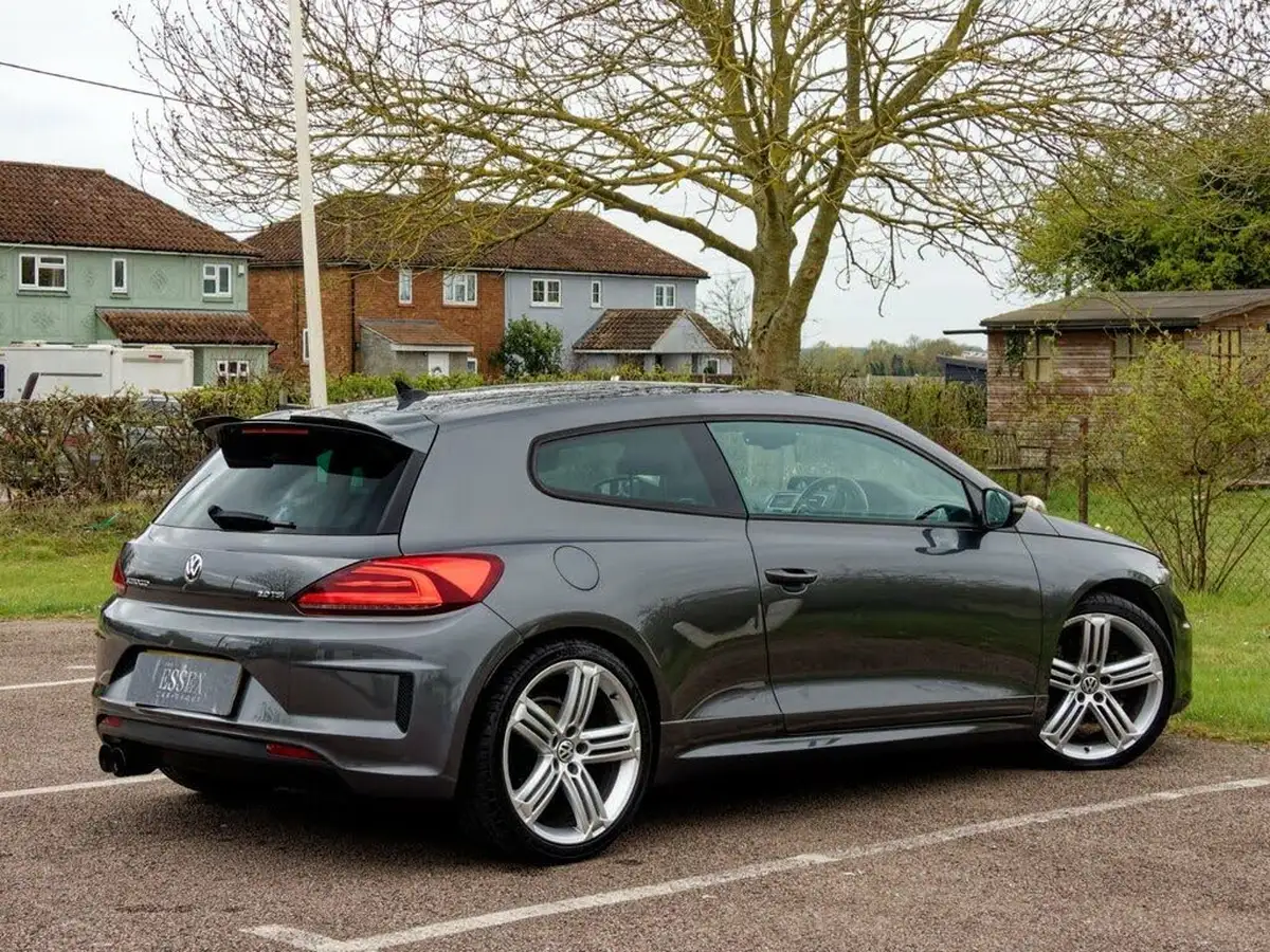 2016-volkswagen-scirocco-20-tsi-r-line-big-7